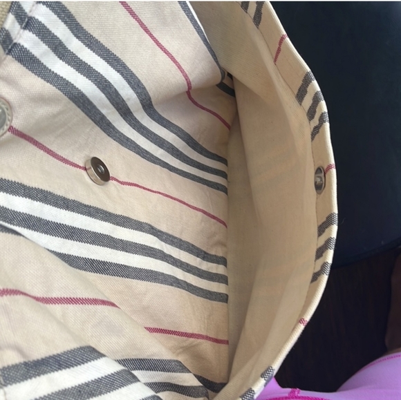 GUC Authentic Burberry canvas tote bag - Picture 2 of 12